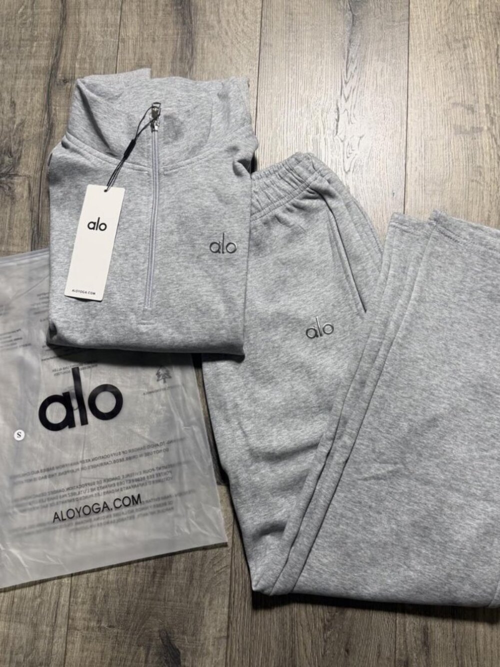 ALO Yoga Unisex Grey Quarter-Zip Hoodie and Jogger Set NWT